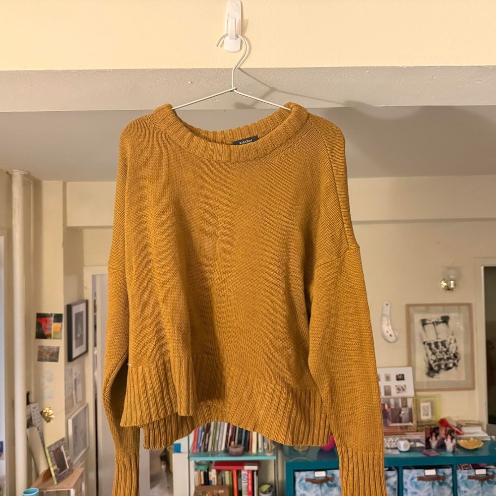 brown ochre aritzia sweater (small)
